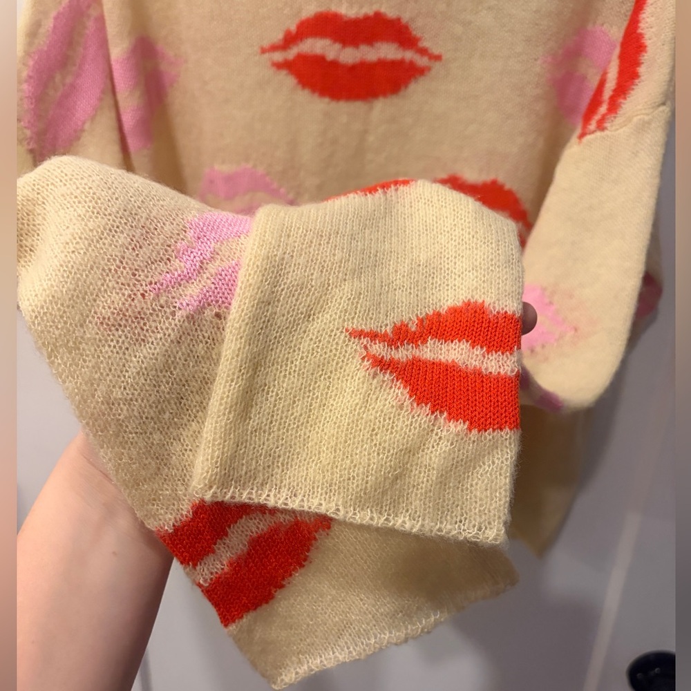 Wildfox Cream Hooded Sweater with Red and Pink Lip Motif - Picture 6 of 14